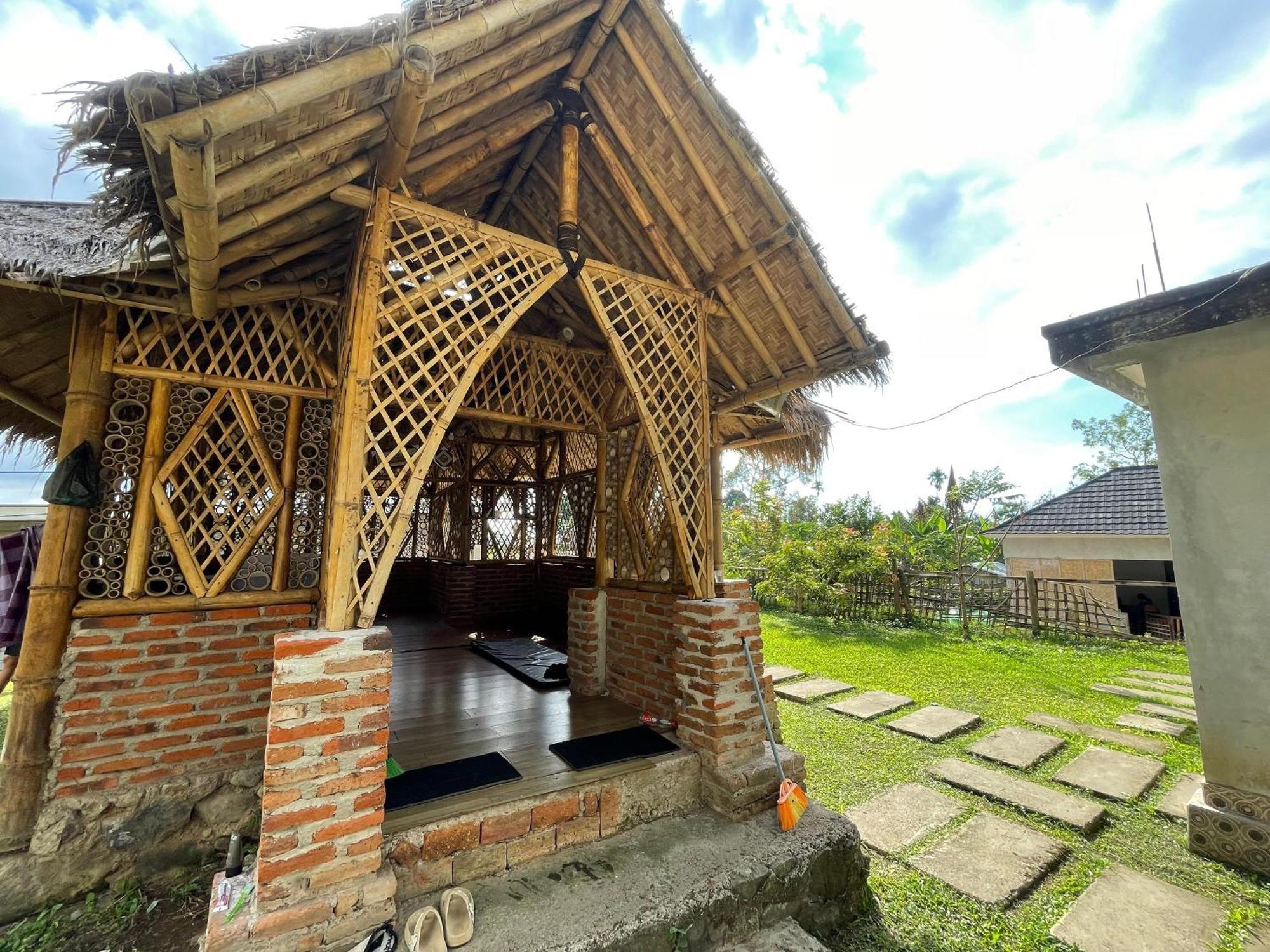 Villa Bambu Rinjani & Restaurant سينارو المظهر الخارجي الصورة