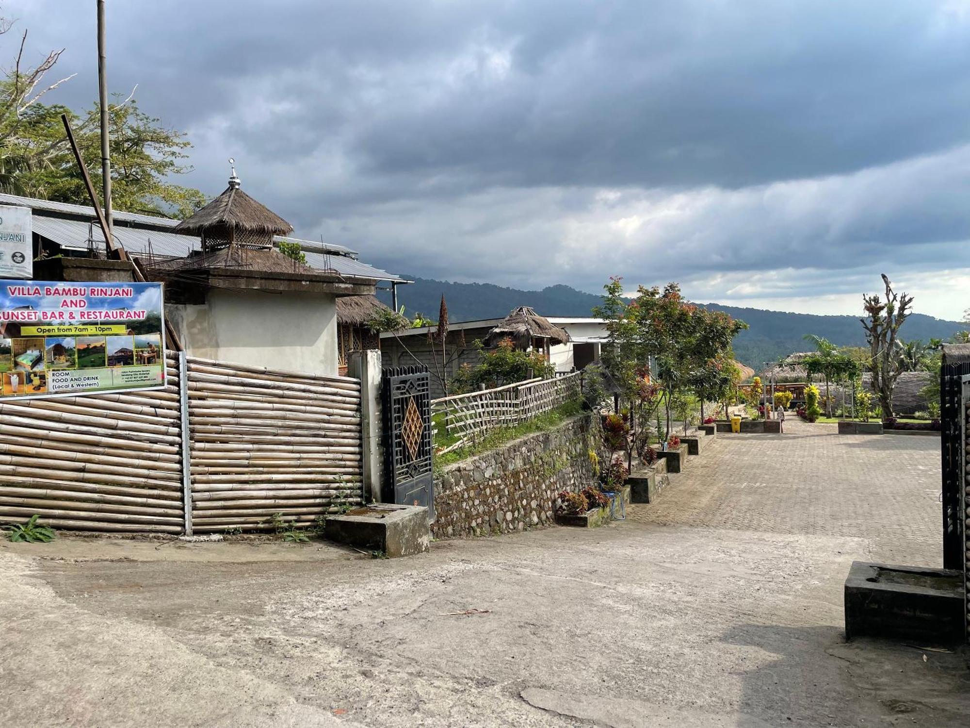 Villa Bambu Rinjani & Restaurant سينارو المظهر الخارجي الصورة